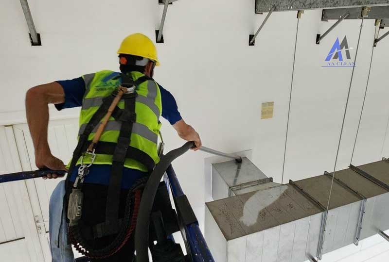 Làm sạch hệ thống đường ống của nhà xưởng